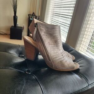 Paul Green cream suede zip up booties